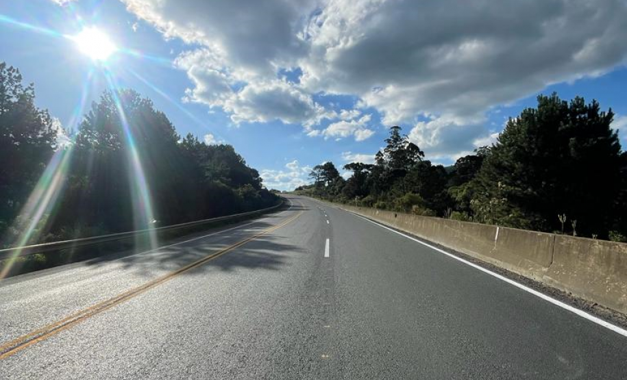 Serviços de conservação do pavimento e da faixa de domínio da PR-151 entre Ponta Grossa e Sengés