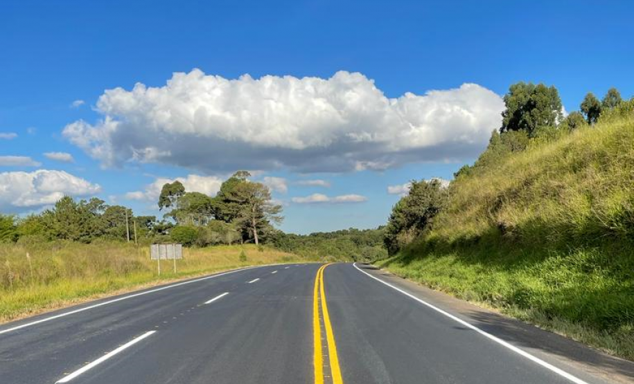 Serviços de conservação do pavimento e da faixa de domínio da PR-151 entre Ponta Grossa e Sengés