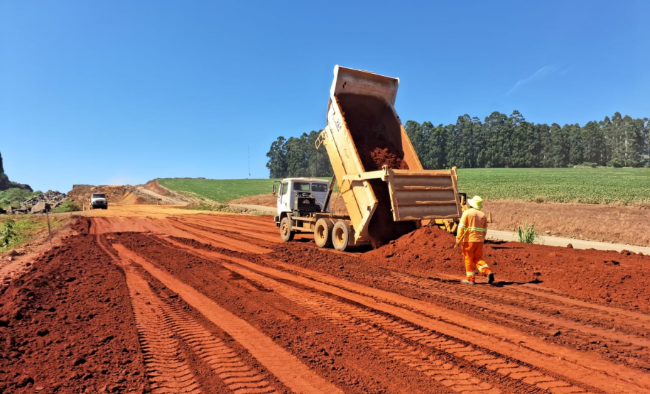 PR-160 entre Imbaú e Reserva - terraplenagem
