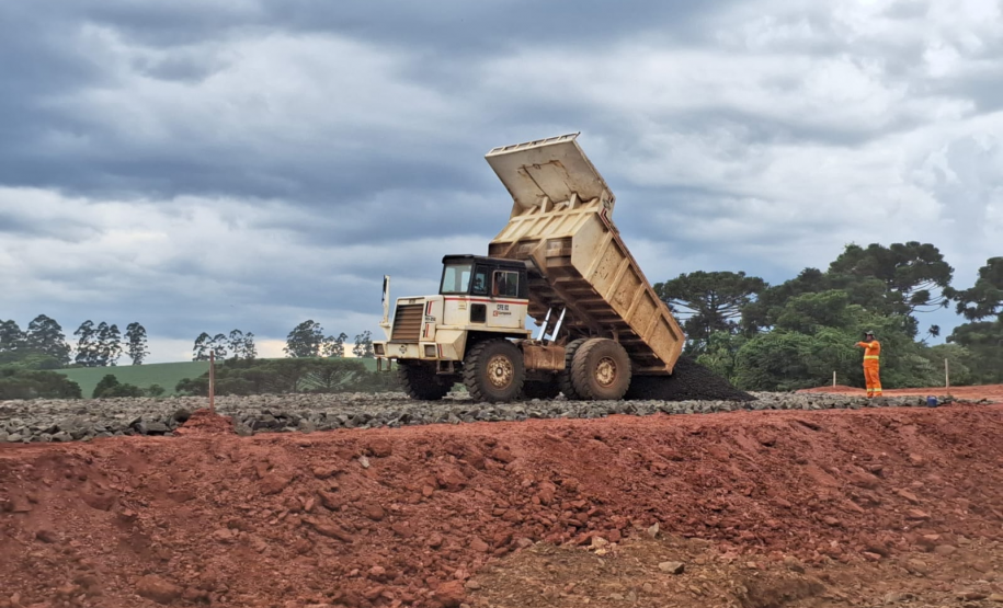 PR-160 entre Imbaú e Reserva - terraplenagem