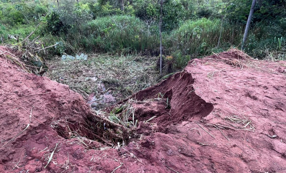 PR-477 - Erosão no bordo da pista