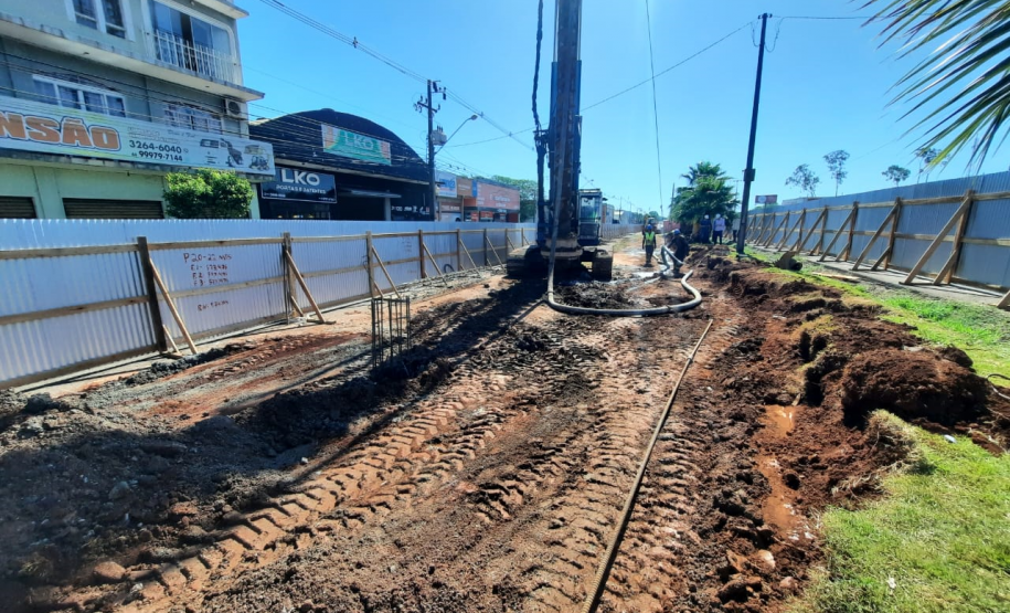 Início das estacas dos novos viadutos de Sarandi