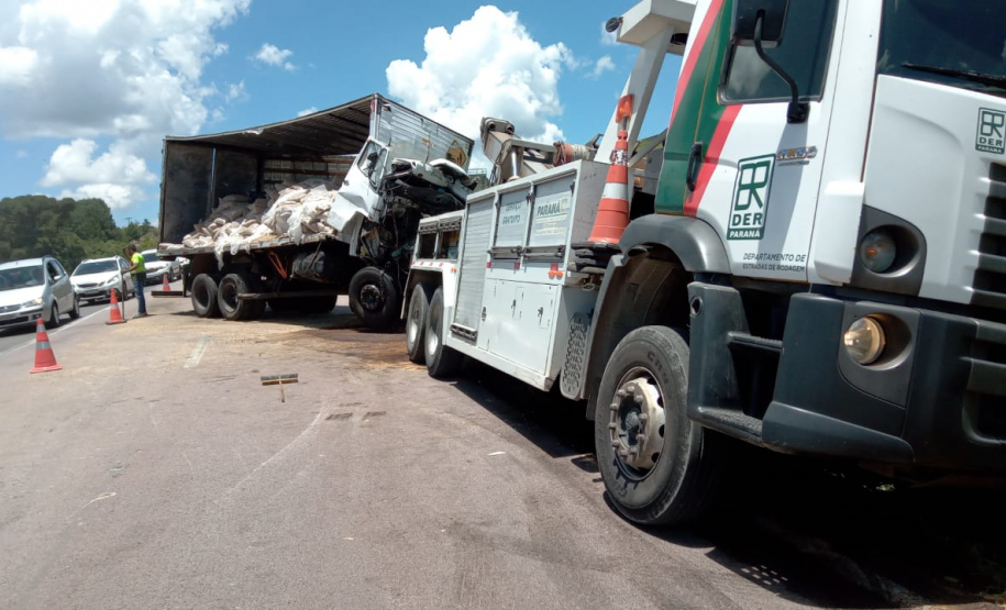 Guinchos do DER/PR atuando na BR-277 entre Curitiba e Guarapuava