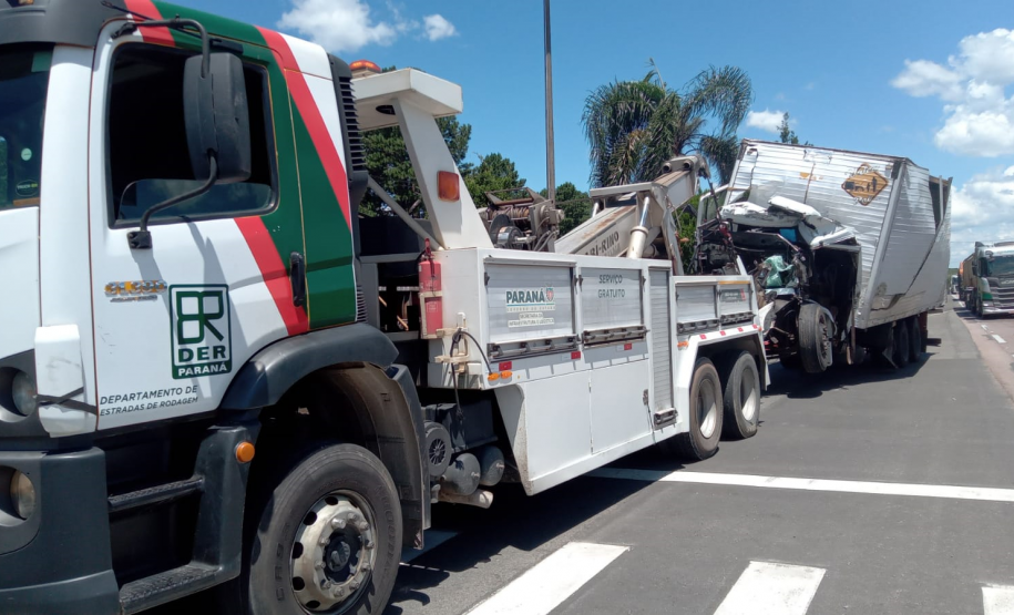 Guinchos do DER/PR atuando na BR-277 entre Curitiba e Guarapuava