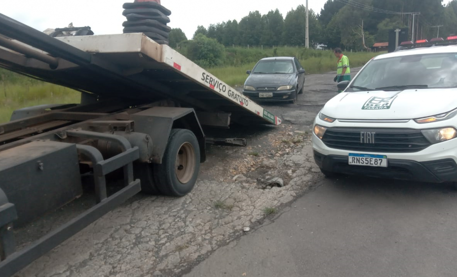 Guinchos do DER/PR atuando na BR-277 entre Curitiba e Guarapuava