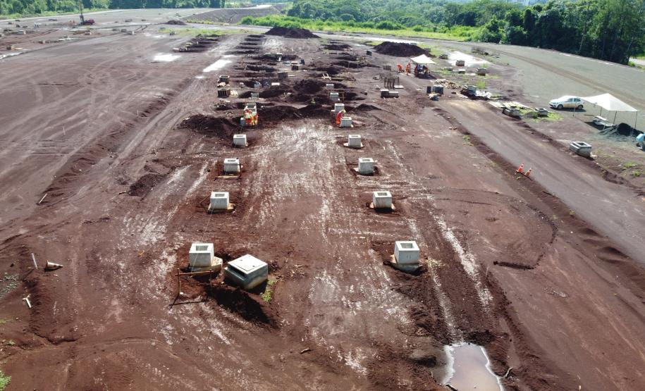 Blocos de fundação em execução da aduana Brasil - Paraguai