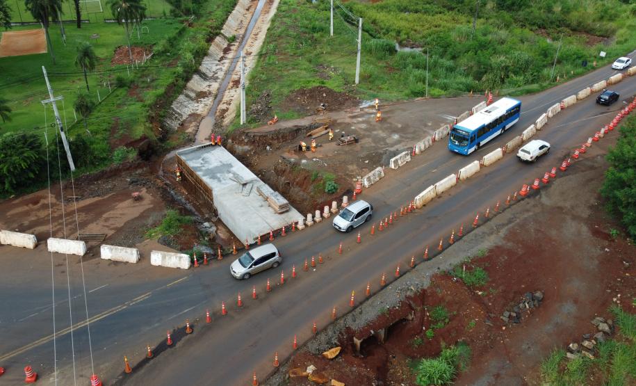 Galeria dupla em execução no cruzamento com a BR-469