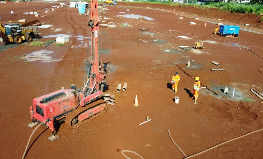 Perfuração de estacas-raiz na aduana Brasil - Paraguai