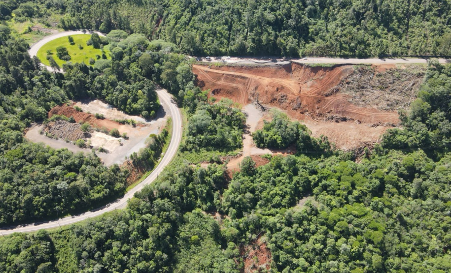 Curva da ferradura na PR-170, em Pinhão