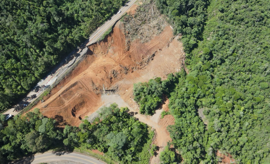 Curva da ferradura na PR-170, em Pinhão