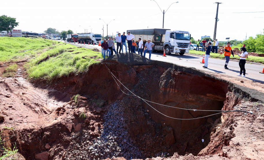 Obra de recuperação emergencial da PR-323 em Umuarama; visita técnica