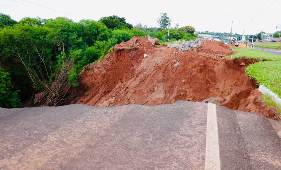 Obra de recuperação emergencial da PR-323 em Umuarama; visita técnica