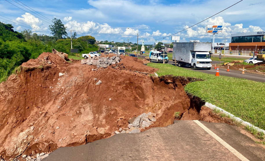 Obra de recuperação emergencial da PR-323 em Umuarama; visita técnica