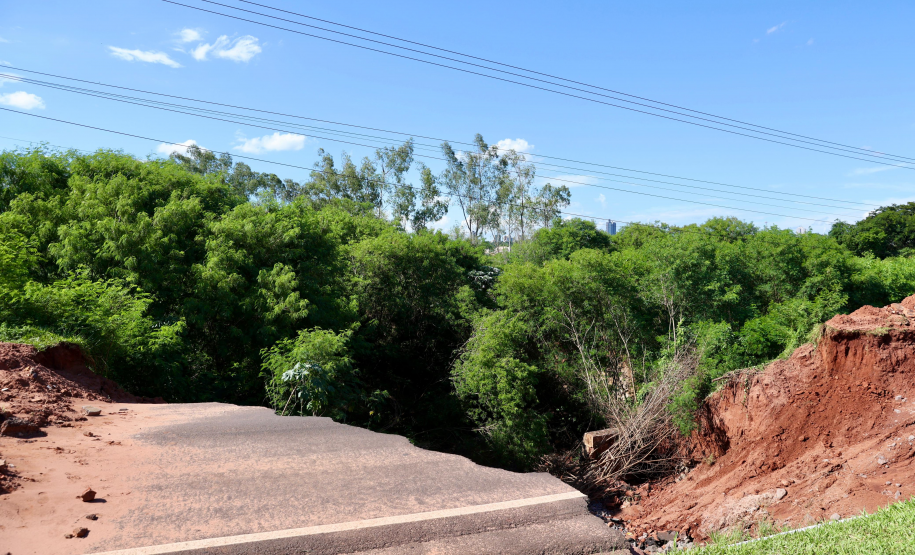 Obra de recuperação emergencial da PR-323 em Umuarama; visita técnica