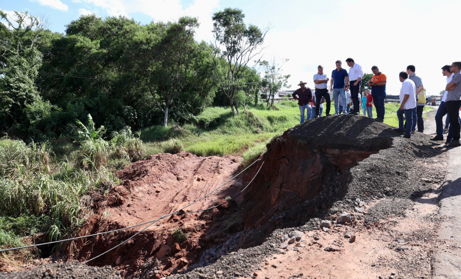 Obra de recuperação emergencial da PR-323 em Umuarama; visita técnica