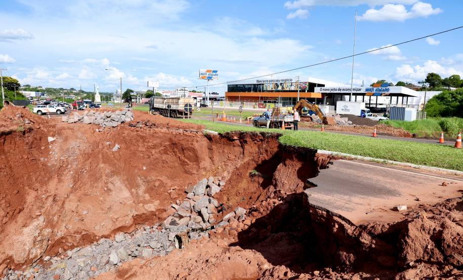 Obra de recuperação emergencial da PR-323 em Umuarama; visita técnica