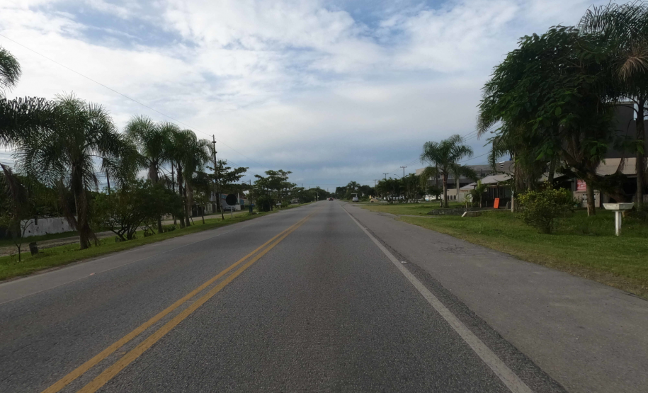 PR-412 entre Matinhos e Praia de Leste