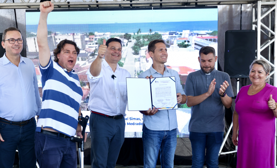 Cerimônia de assinatura da ordem de serviço do contorno municipal de Praia de Leste