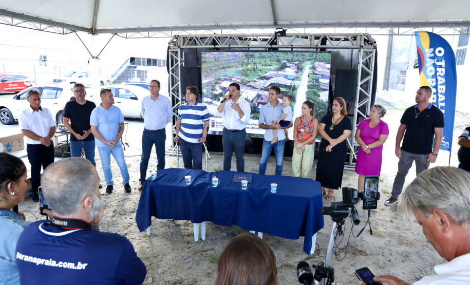 Cerimônia de assinatura da ordem de serviço do contorno municipal de Praia de Leste