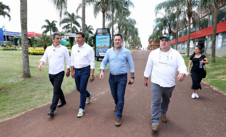 Cerimônia de inauguração da obra de duplicação de trecho da BR-277 em Cascavel