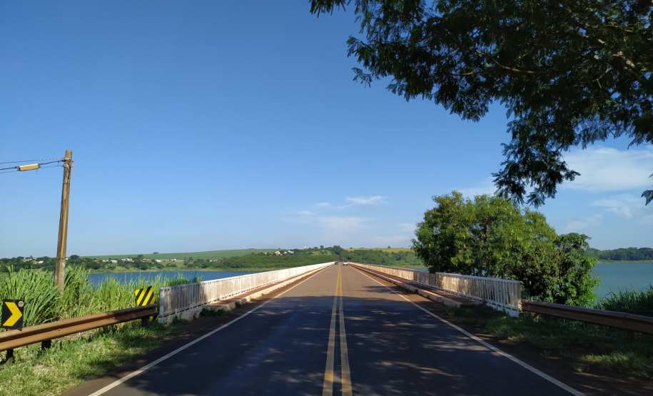 PR-090 ponte sobre o Rio Vermelho, entre Porecatu e Alvorada do Sul
