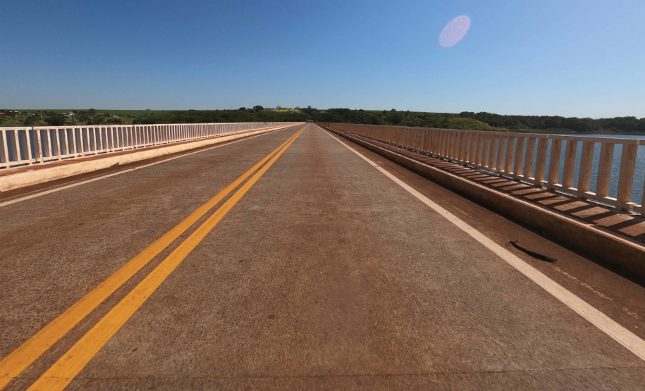 PR-090 ponte sobre o Rio Vermelho, entre Porecatu e Alvorada do Sul