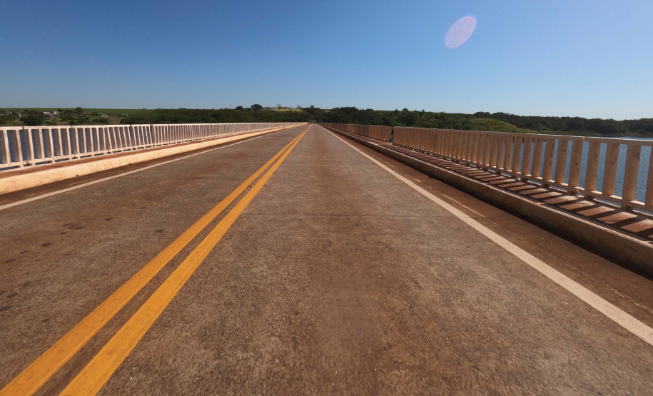 PR-090 ponte sobre o Rio Vermelho, entre Porecatu e Alvorada do Sul