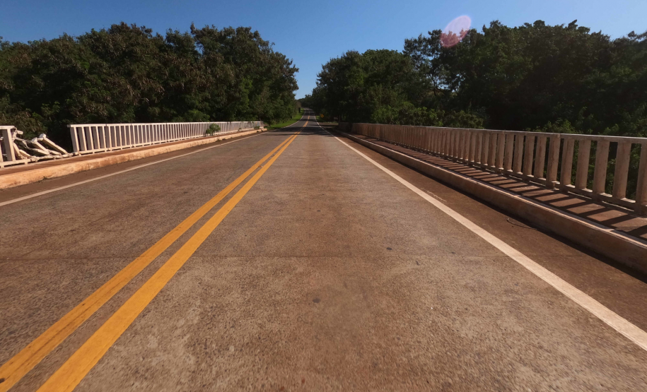 PR-090 ponte sobre o Rio Vermelho, entre Porecatu e Alvorada do Sul