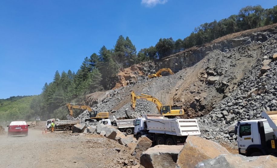 Serviços da obra emergencial da PR-170 em Pinhão