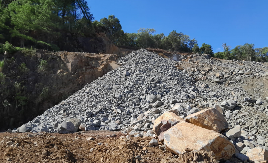 Serviços da obra emergencial da PR-170 em Pinhão