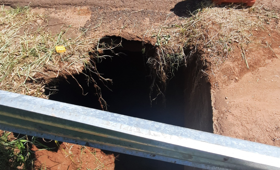 PR-218 bloqueio ponte Rio Paixão entre Amaporã e Graciosa