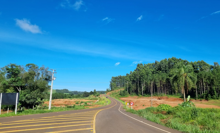 Obra de pavimentação da PR-239 entre Pitanga e Mato Rico