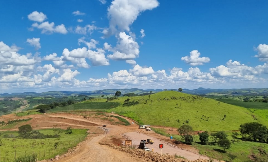Obra de pavimentação da PR-239 entre Pitanga e Mato Rico