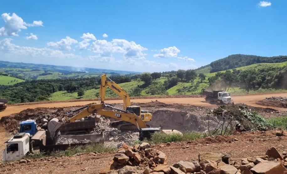 Obra de pavimentação da PR-239 entre Pitanga e Mato Rico