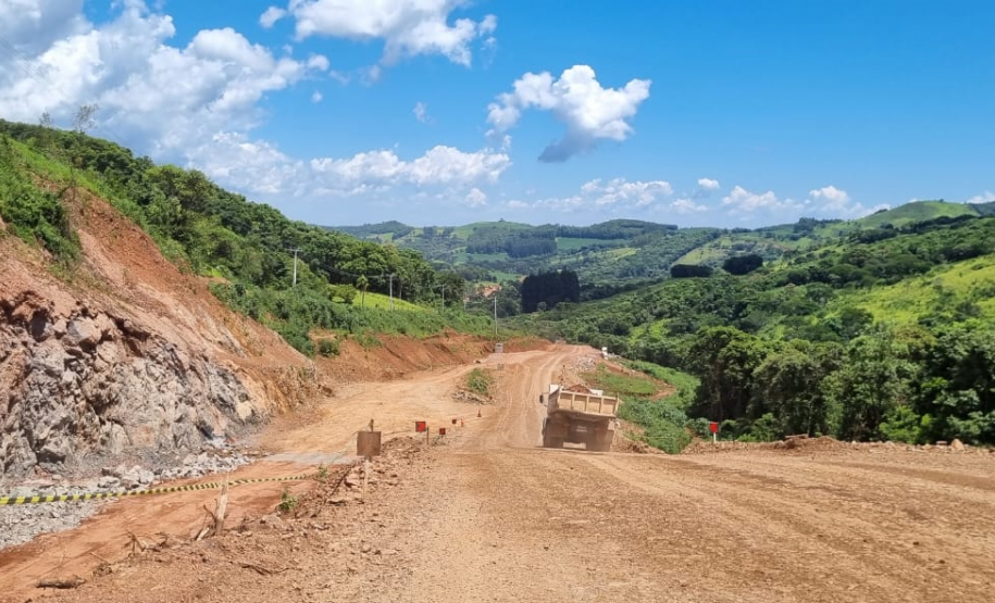 Obra de pavimentação da PR-239 entre Pitanga e Mato Rico