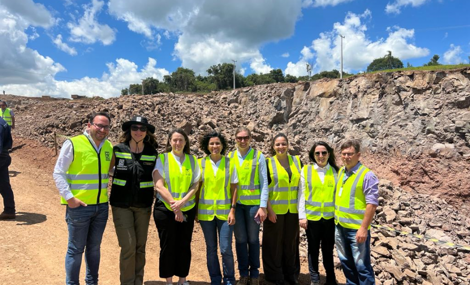 Visita técnica à obra com representantes do BID, diretoria técnica do DER/PR e técnicos da Superintendência Regional Campos Gerais do DER/PR
