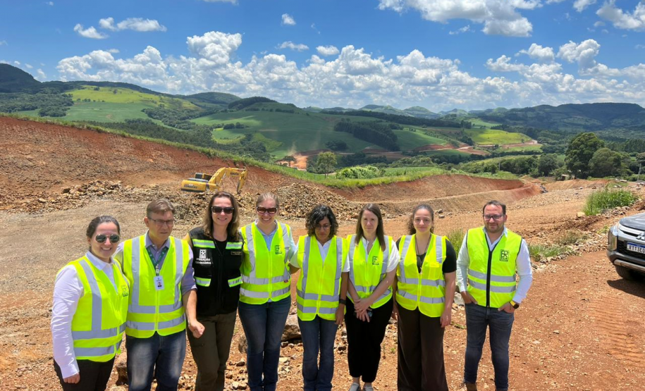 Visita técnica à obra com representantes do BID, diretoria técnica do DER/PR e técnicos da Superintendência Regional Campos Gerais do DER/PR