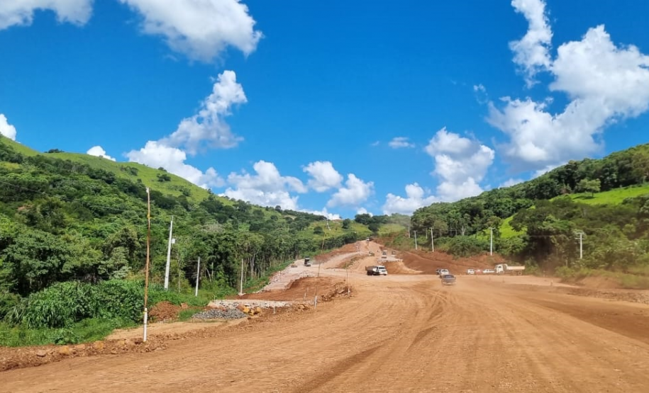 Obra de pavimentação da PR-239 entre Pitanga e Mato Rico