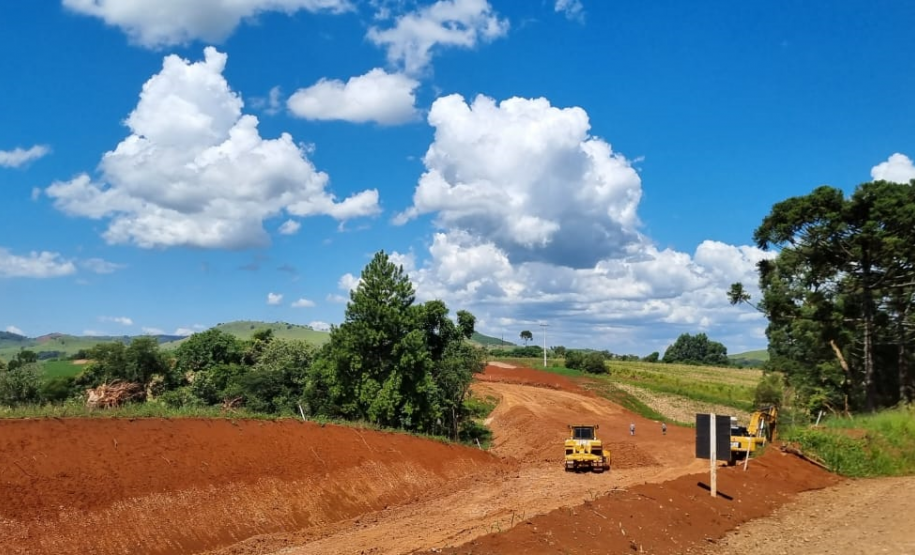 Obra de pavimentação da PR-239 entre Pitanga e Mato Rico