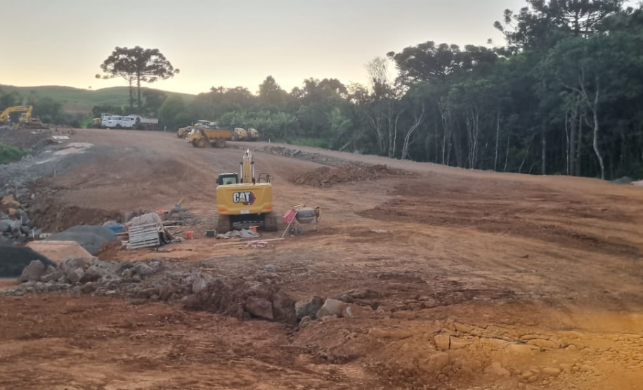 Obra de pavimentação da PR-239 entre Pitanga e Mato Rico