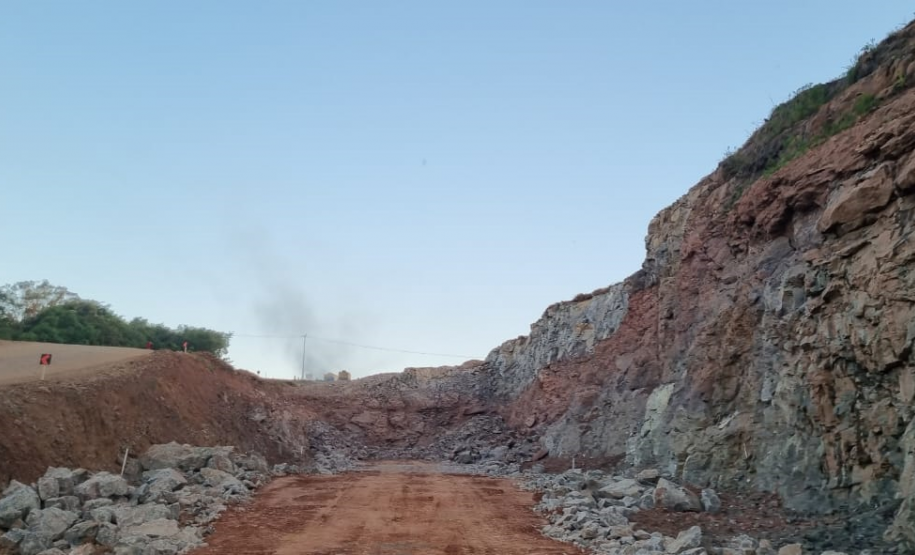 Obra de pavimentação da PR-239 entre Pitanga e Mato Rico