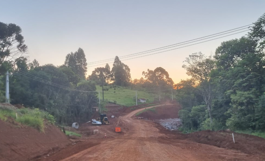 Obra de pavimentação da PR-239 entre Pitanga e Mato Rico