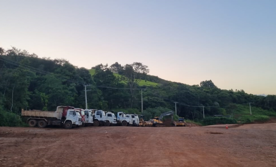 Obra de pavimentação da PR-239 entre Pitanga e Mato Rico