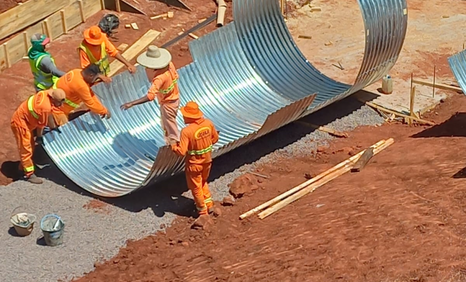 Novo bueiro metálico da PR-323 em Umuarama
