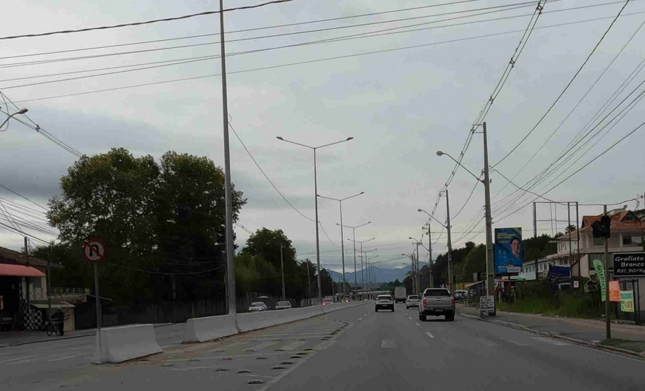 PR-415 em Piraquara - semáforo para pedestres