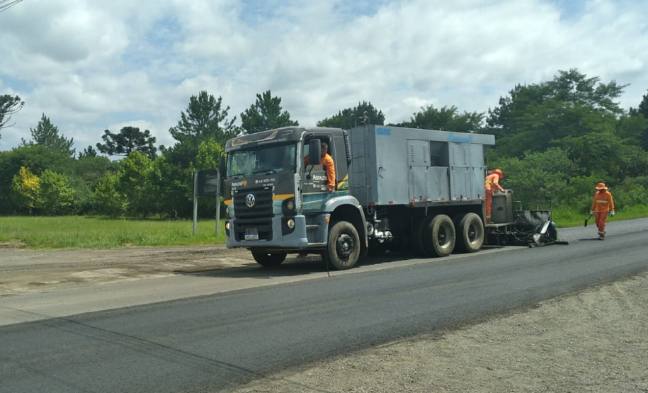 Serviços de conservação do pavimento na PR-438 entre Fernandes Pinheiro e Teixeira Soares