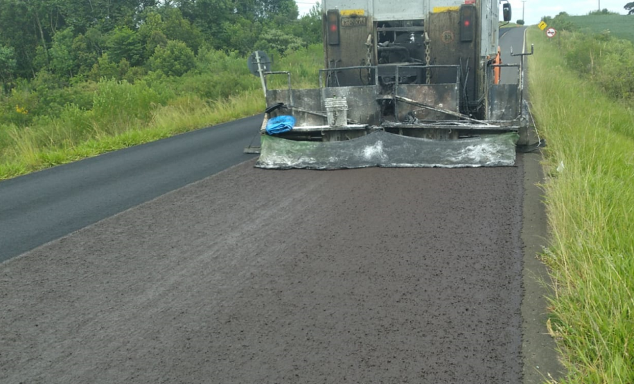 Serviços de conservação do pavimento na PR-438 entre Fernandes Pinheiro e Teixeira Soares