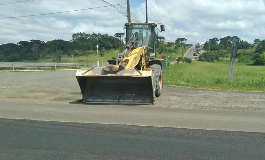 Serviços de conservação do pavimento na PR-438 entre Fernandes Pinheiro e Teixeira Soares