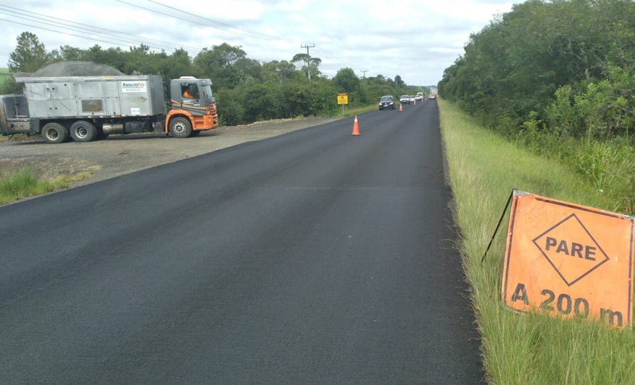 Serviços de conservação do pavimento na PR-438 entre Fernandes Pinheiro e Teixeira Soares