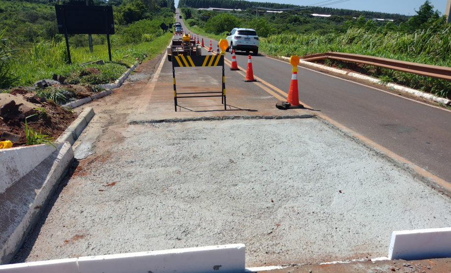 Obra de manutenção da ponte sobre o Rio Xambrê, na PR-490, em Iporã